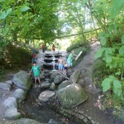 Der Wasserspielplatz.
